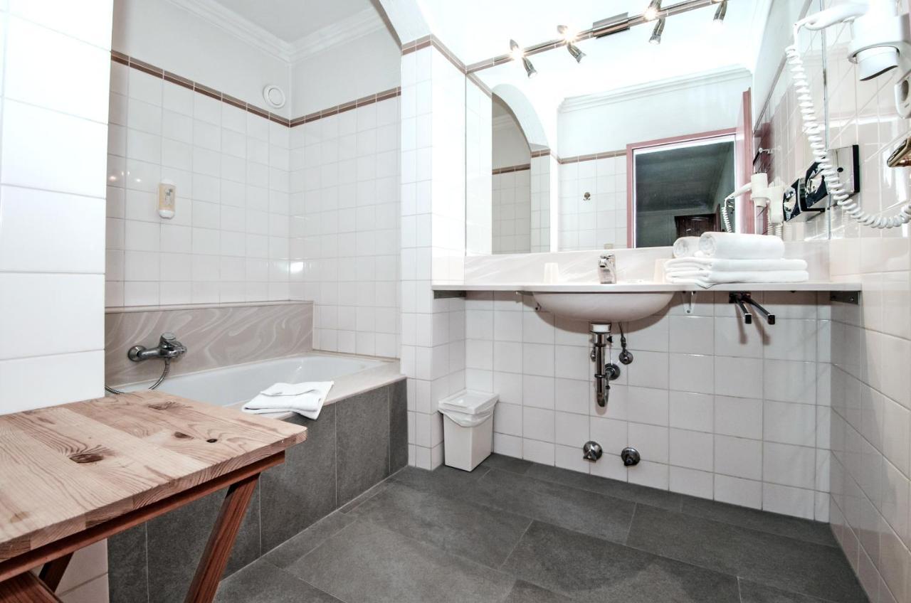 Hotel Unterbrunn Apartments & Gaestehaus นอยเคียร์เชน อัม โกรสเวเนดิเกอร์ ภายนอก รูปภาพ