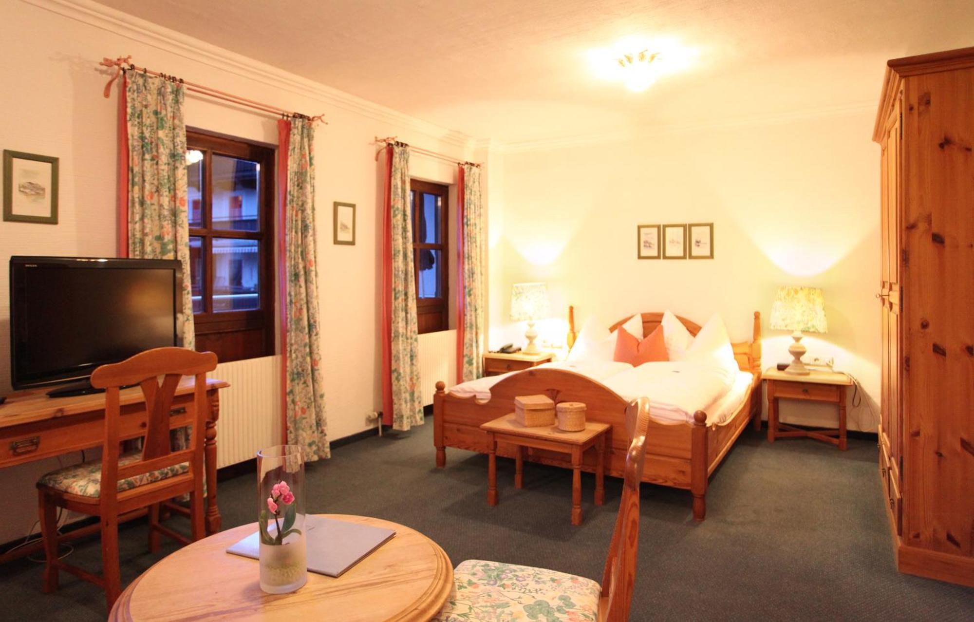 Hotel Unterbrunn Apartments & Gaestehaus นอยเคียร์เชน อัม โกรสเวเนดิเกอร์ ภายนอก รูปภาพ