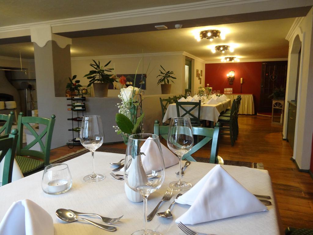Hotel Unterbrunn Apartments & Gaestehaus นอยเคียร์เชน อัม โกรสเวเนดิเกอร์ ภายนอก รูปภาพ