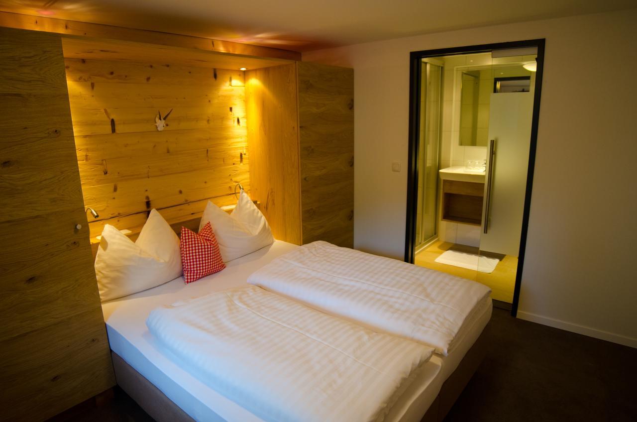 Hotel Unterbrunn Apartments & Gaestehaus นอยเคียร์เชน อัม โกรสเวเนดิเกอร์ ภายนอก รูปภาพ